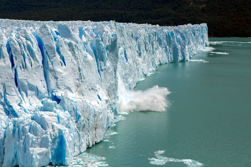 Gletsjeren Perito Moreno kælver